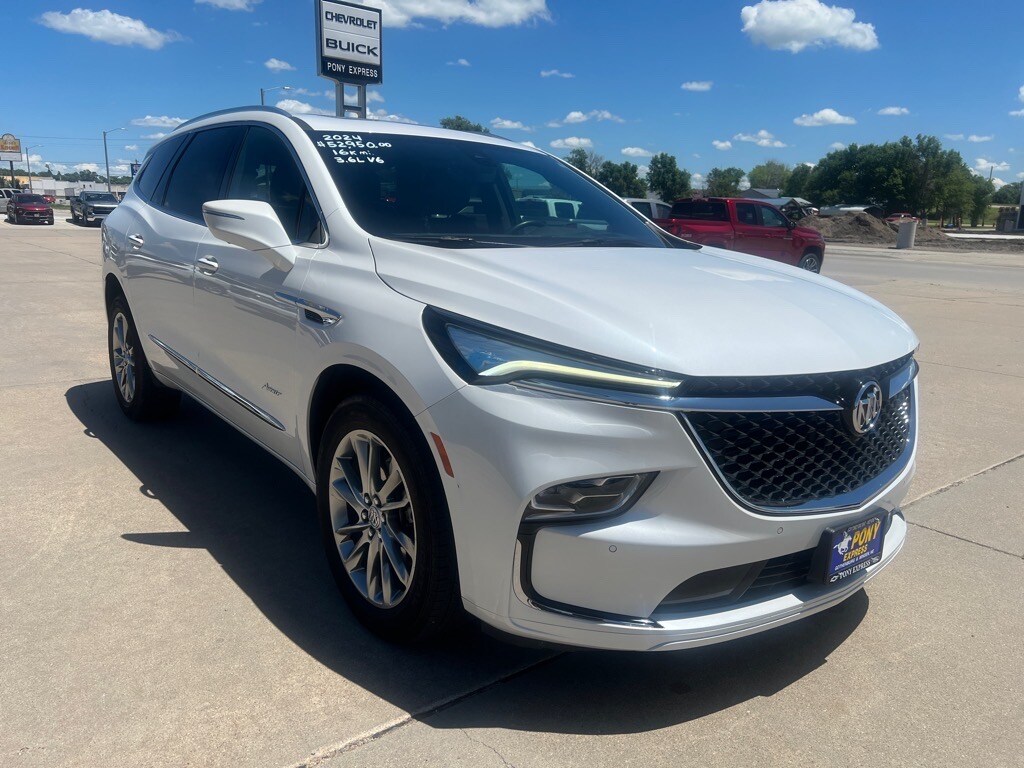 2024 Buick Enclave Avenir photo 2