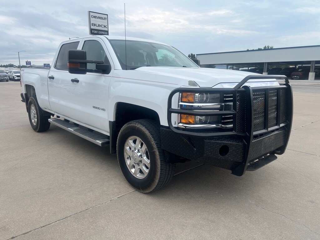 2015 Chevrolet Silverado 2500HD photo 3