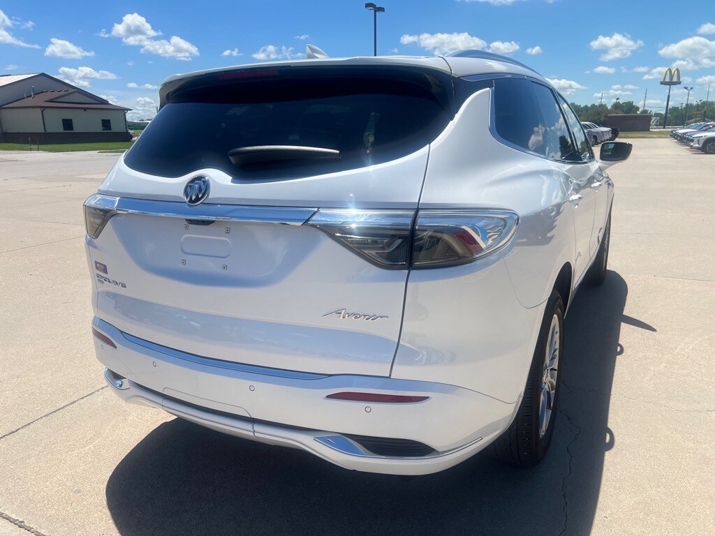 2024 Buick Enclave Avenir photo 3