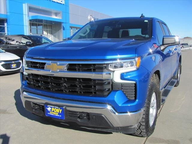 Used 2022 Chevrolet Silverado 1500 LT with VIN 1GCUDDET1NZ608385 for sale in Lexington, NE