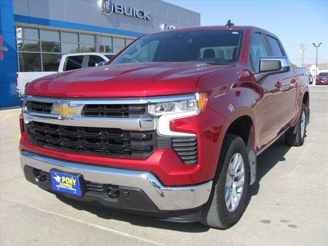 Used 2023 Chevrolet Silverado 1500 LT with VIN 1GCUDDE80PZ200040 for sale in Lexington, NE