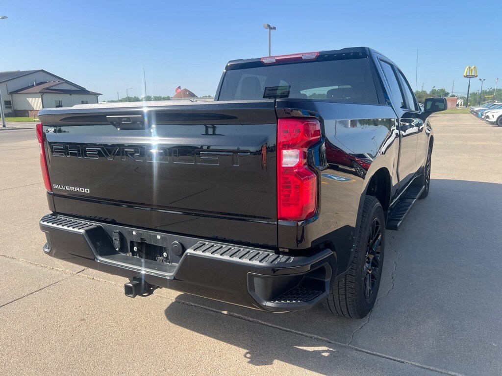 2024 Chevrolet Silverado 1500 Custom photo 4