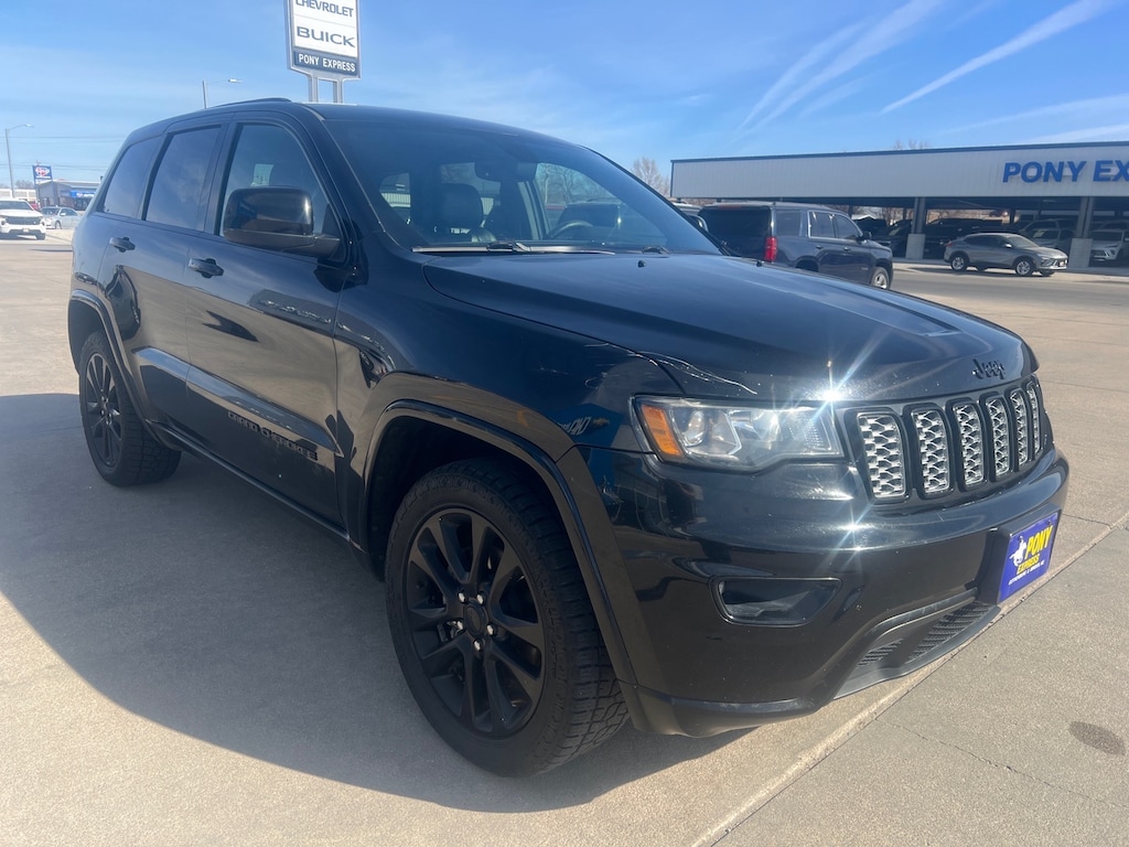 Used 2017 Jeep Grand Cherokee Laredo 4x4 SUV