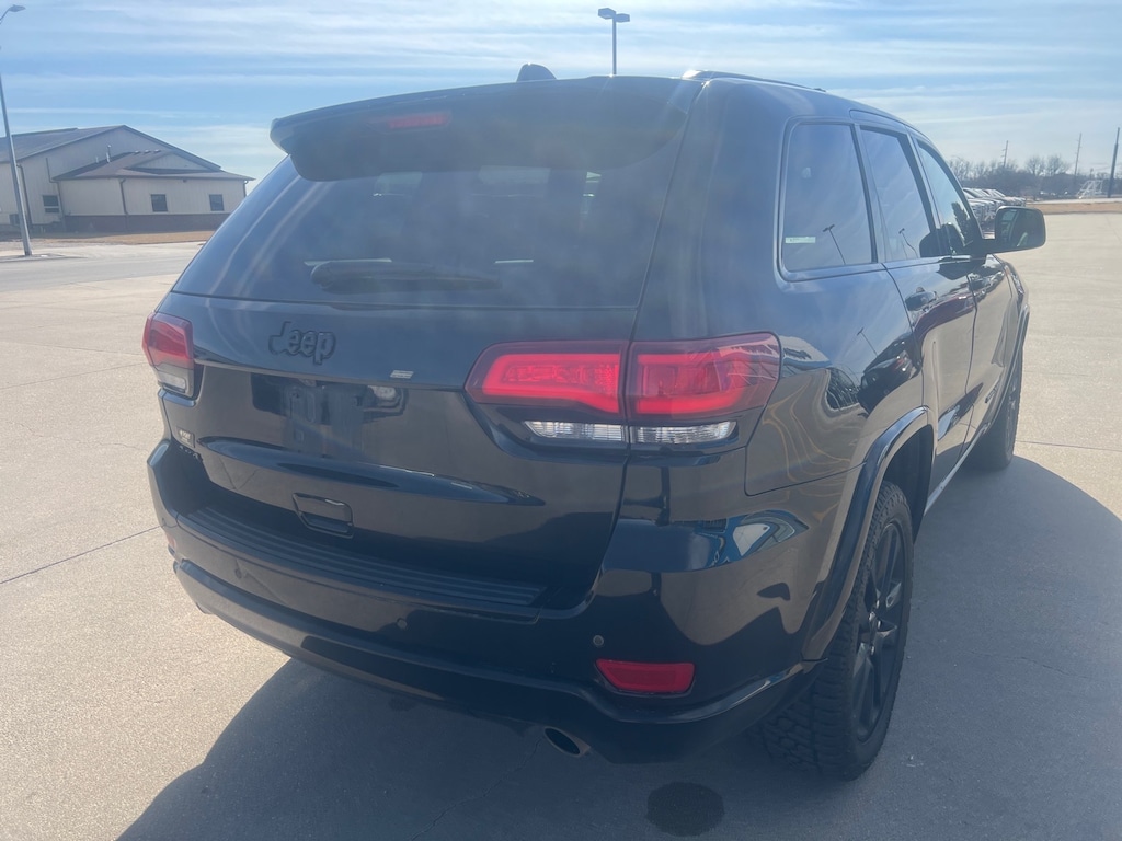 Used 2017 Jeep Grand Cherokee Laredo 4x4 SUV