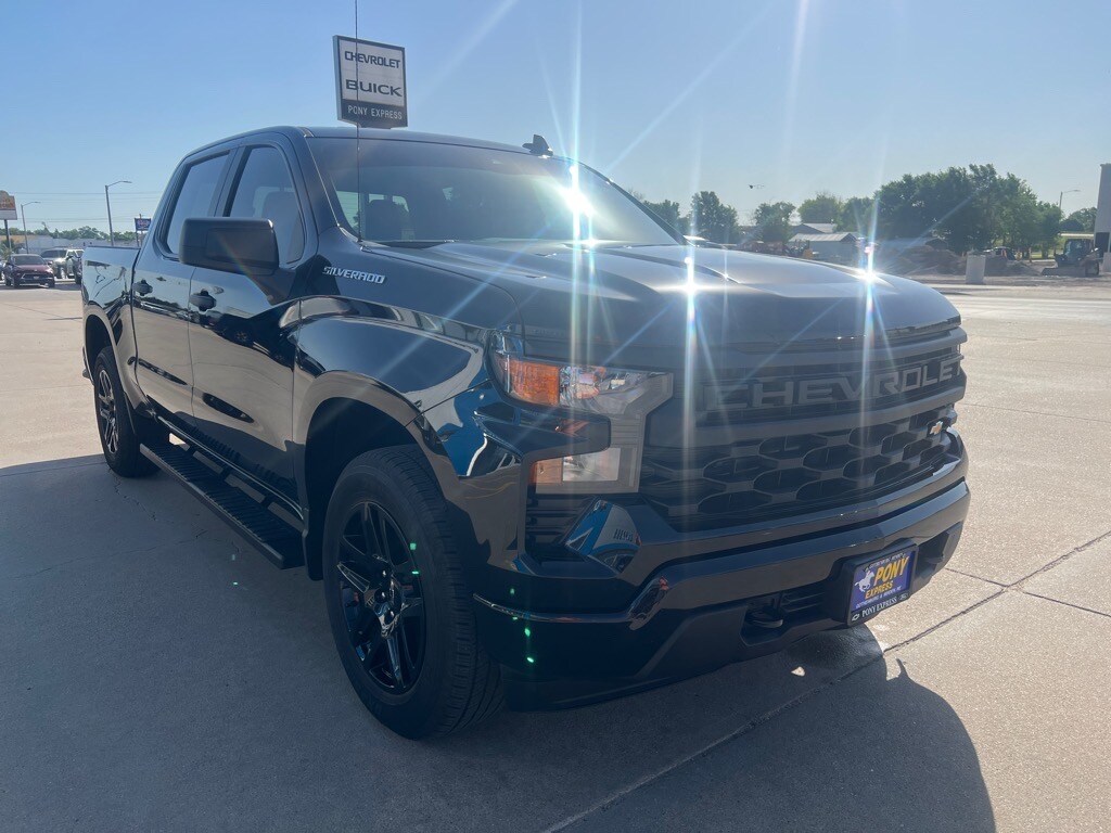 2024 Chevrolet Silverado 1500 Custom photo 3