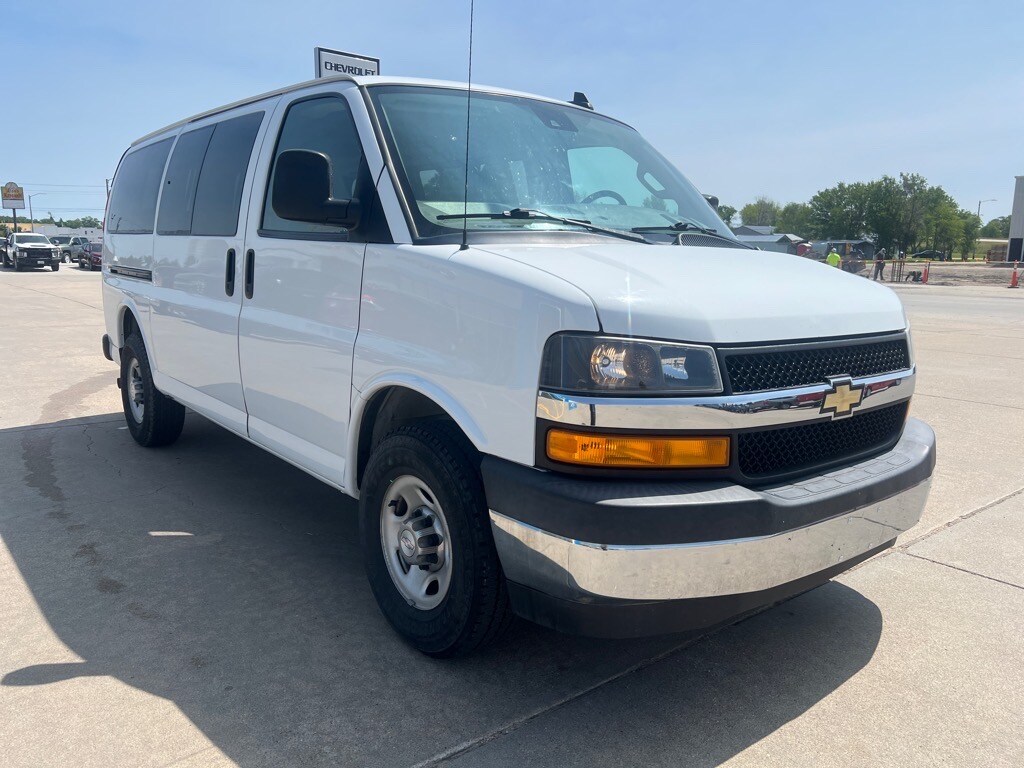 2019 Chevrolet Express 3500 LT Passenger Van photo 3