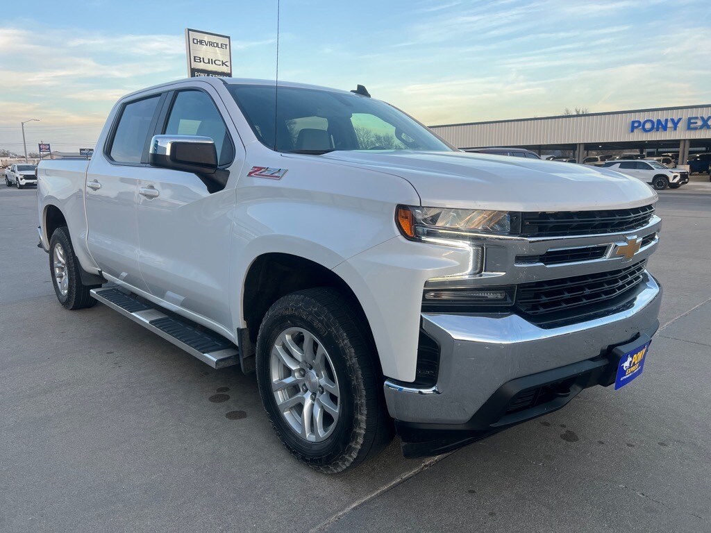 2021 Chevrolet Silverado 1500 LT photo 3