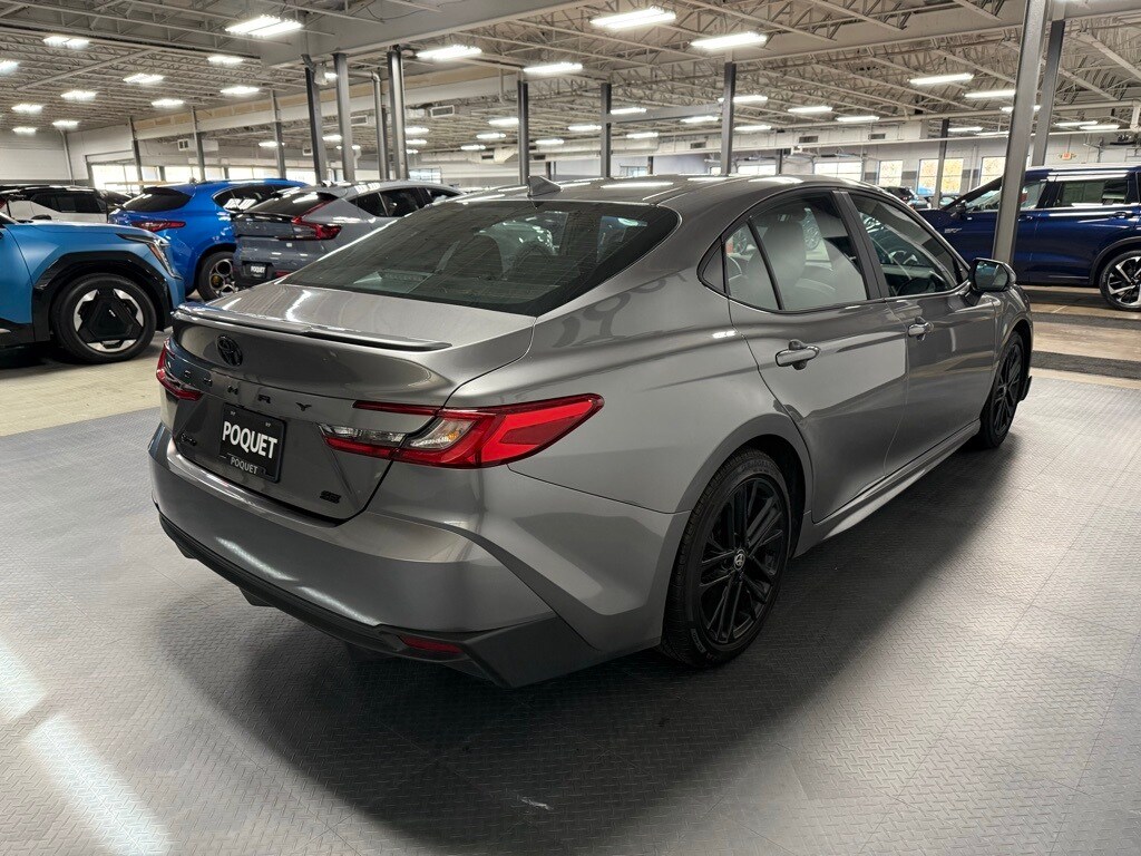 2025 Toyota Camry Hybrid SE photo 3