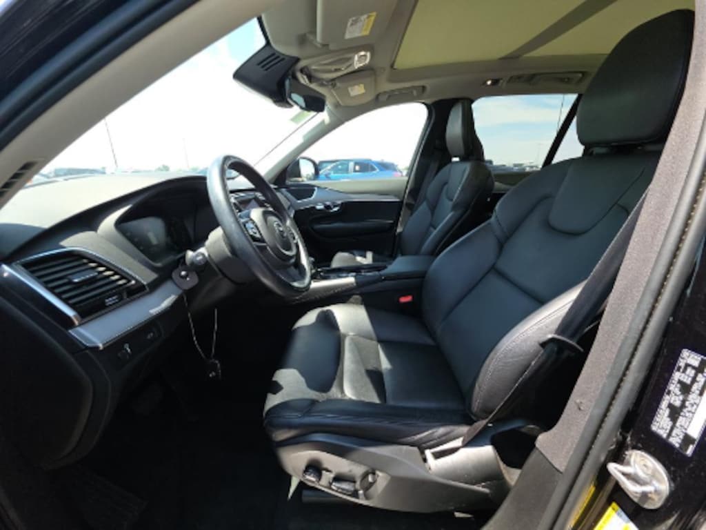 Used 2022 Volvo XC90 T5 Momentum SUV