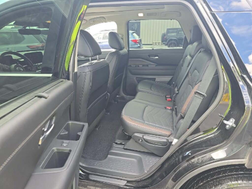 Used 2025 Nissan Pathfinder Platinum SUV