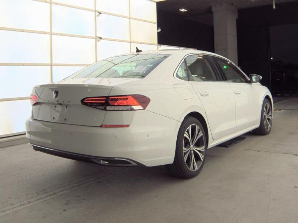 2020 Volkswagen Passat 2.0T SEL photo 2