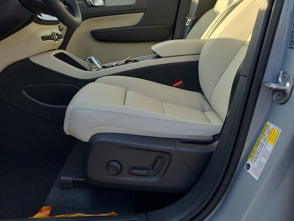 Used 2024 Volvo XC40 Ultimate SUV