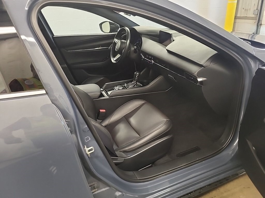 2021 Mazda Mazda3 Premium Plus photo 3