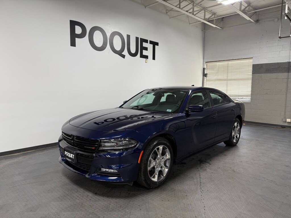 2016 Dodge Charger SXT photo 2