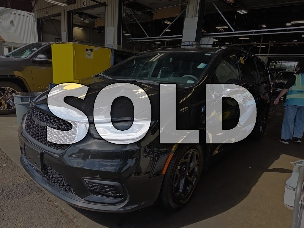 Used 2023 Chrysler Pacifica Hybrid Limited Minivan/Van