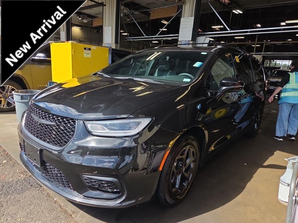Used 2023 Chrysler Pacifica Hybrid Limited Minivan/Van