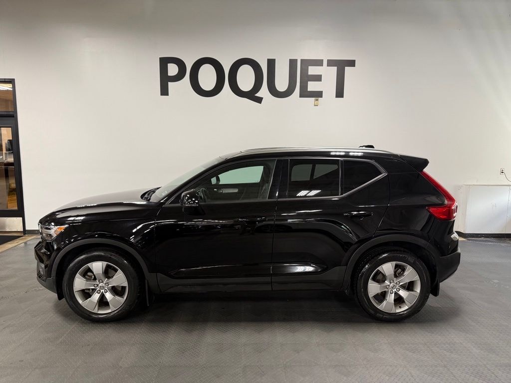 Used 2021 Volvo XC40 Momentum SUV