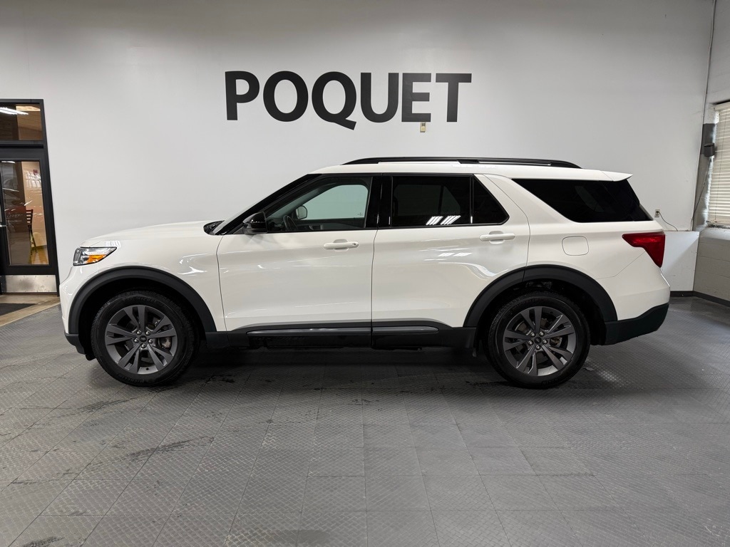 2023 Ford Explorer XLT's photo