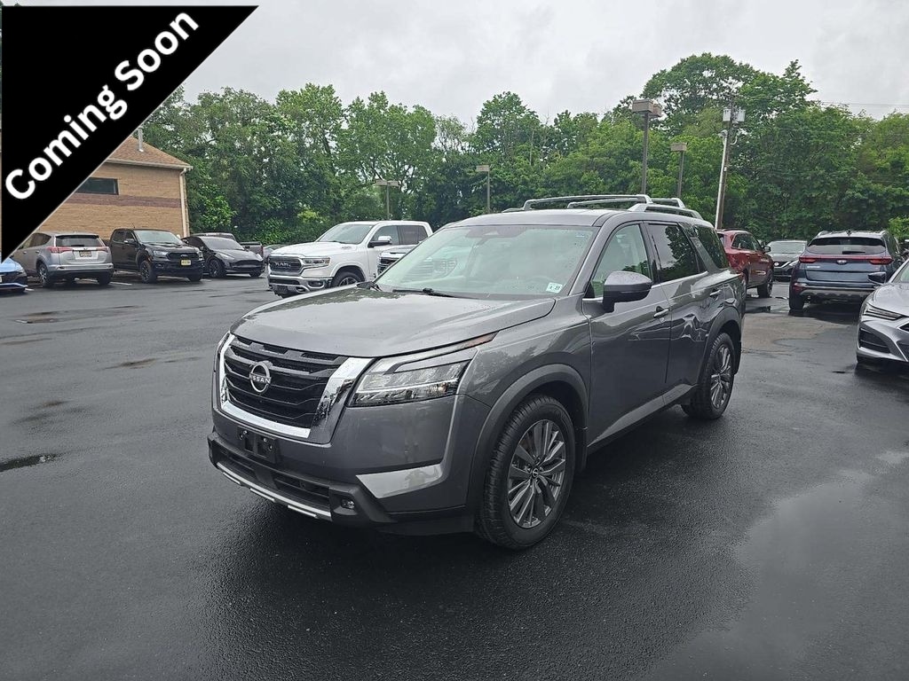 2022 Nissan Pathfinder SL 4WD's photo