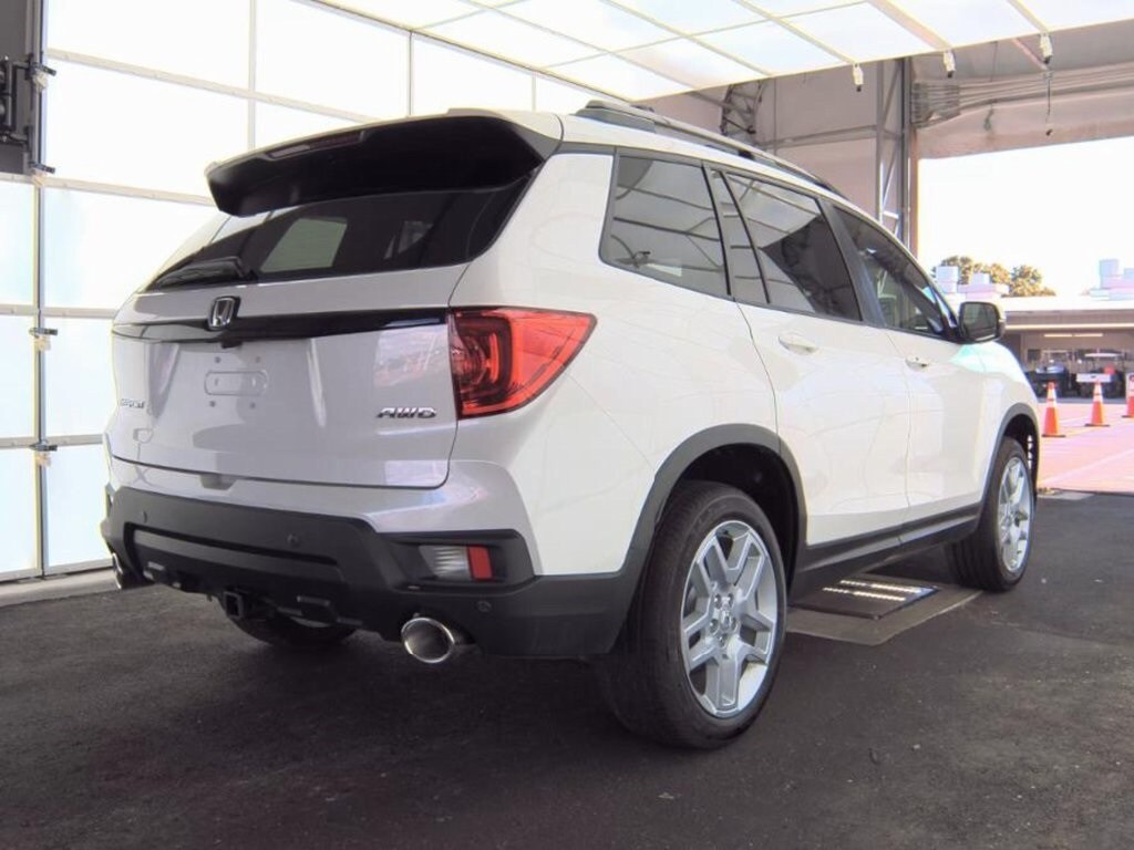 2025 Honda Passport EX-L photo 2