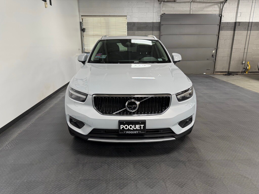 2020 Volvo XC40 Momentum photo 3