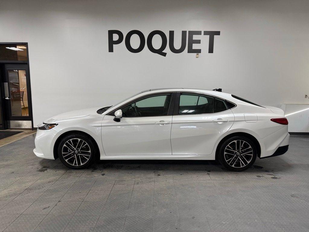 2025 Toyota Camry XLE's photo