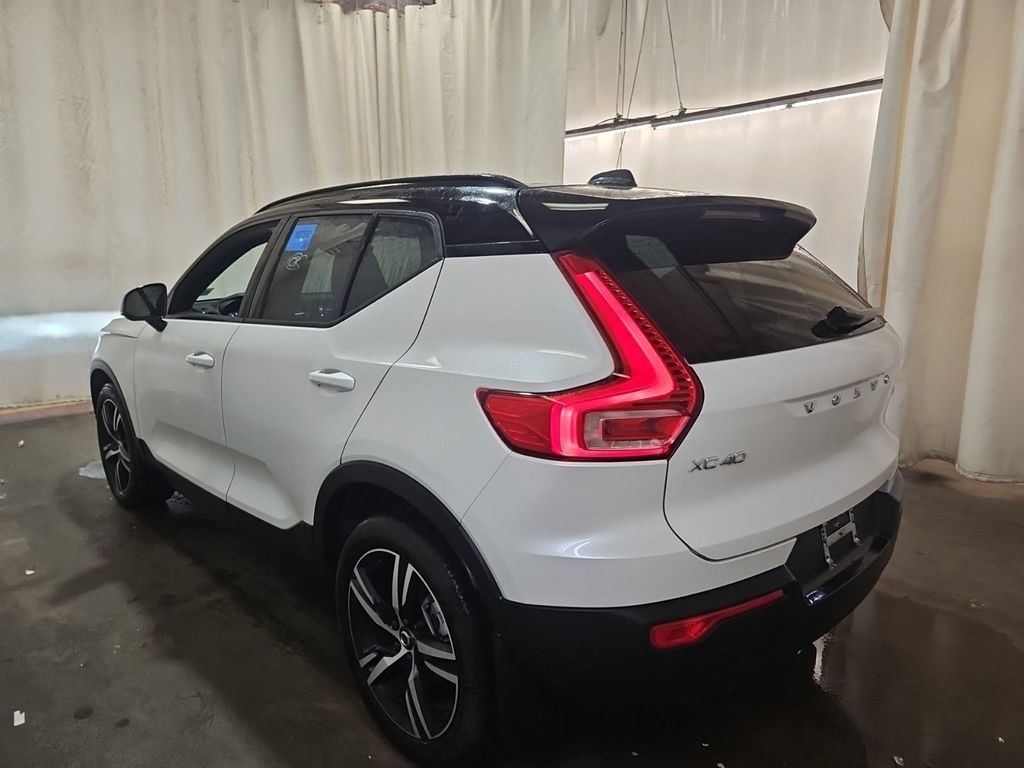 Used 2022 Volvo XC40 R-Design SUV