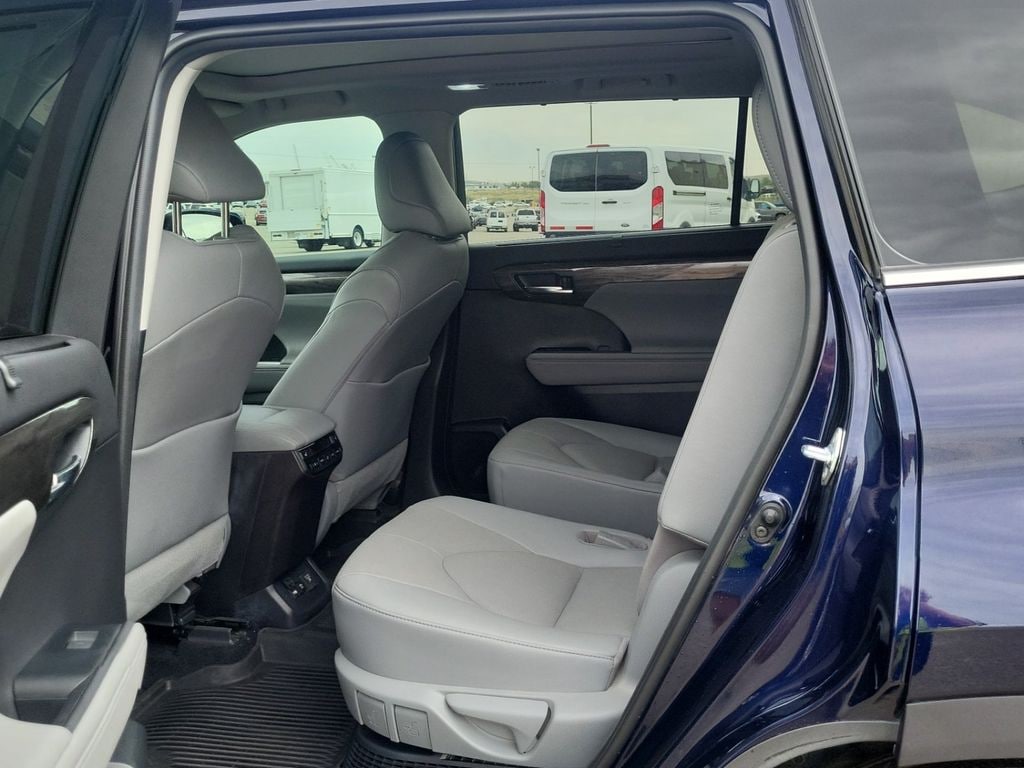 Used 2020 Toyota Highlander Hybrid Platinum SUV