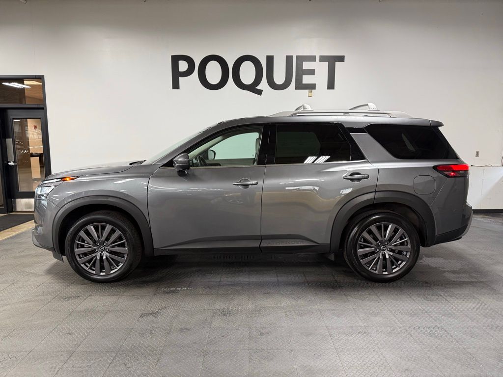 2023 Nissan Pathfinder SL 4WD's photo