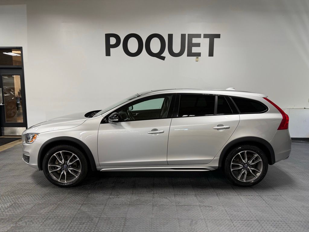 2018 Volvo V60 T5 AWD Cross Country's photo