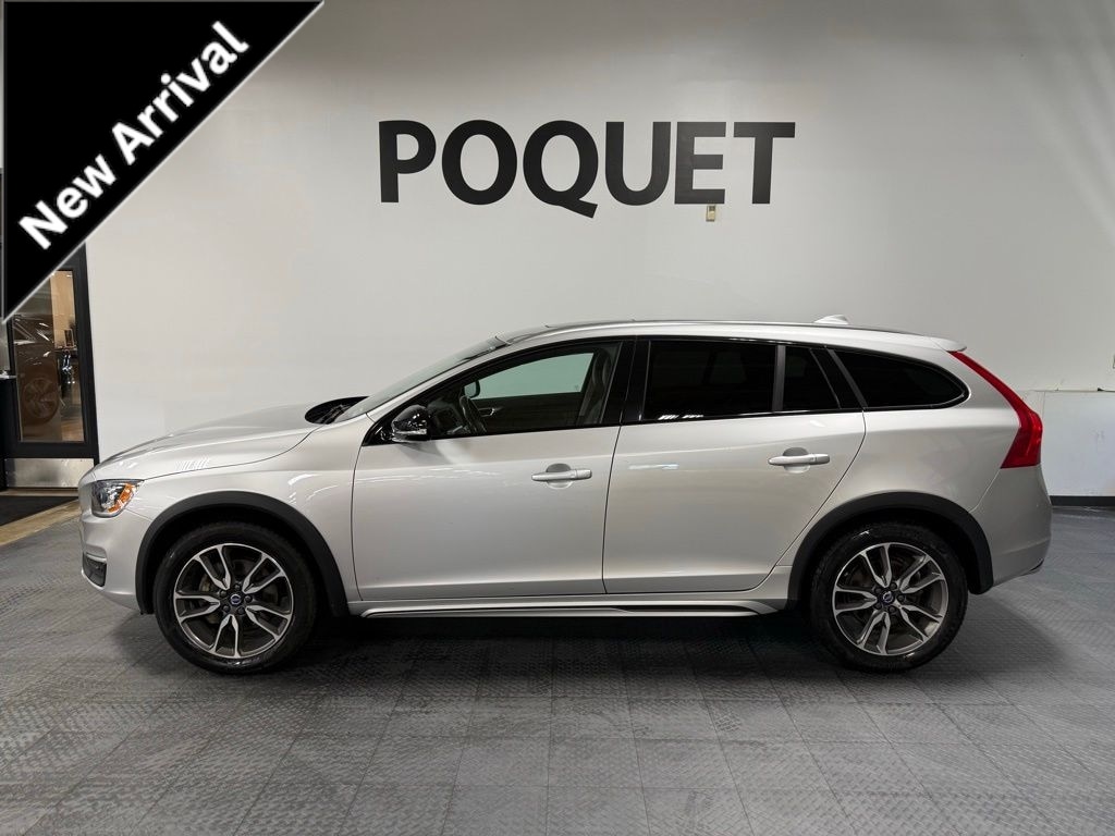2018 Volvo V60 T5 AWD Cross Country's photo