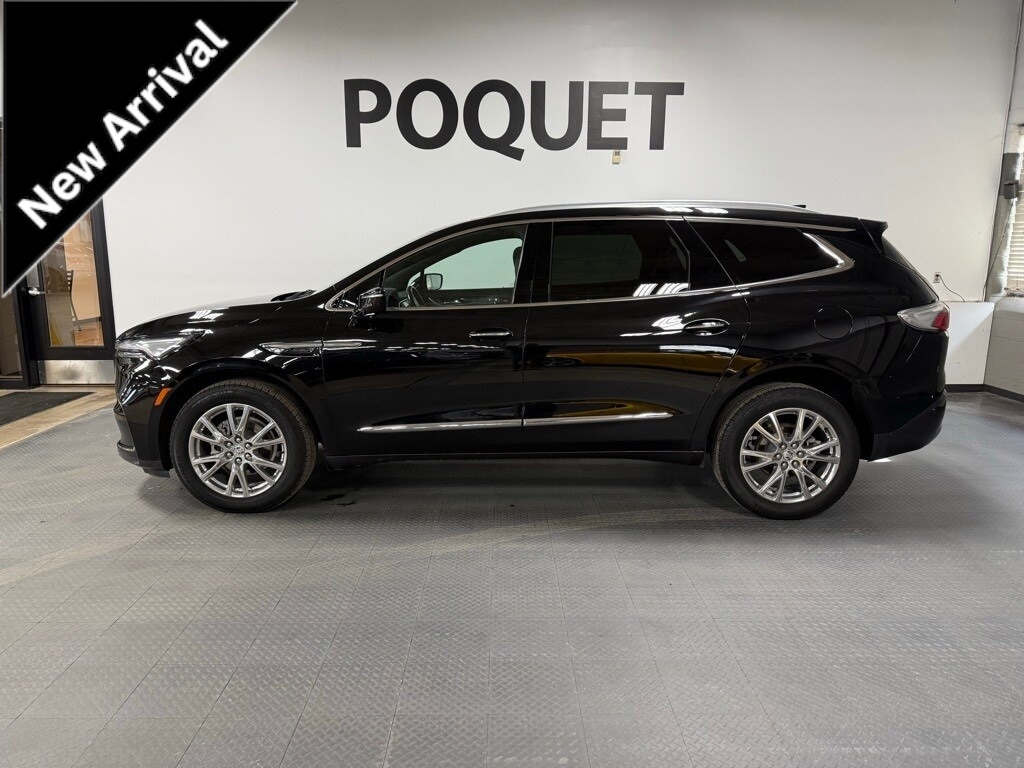 2023 Buick Enclave Essence's photo