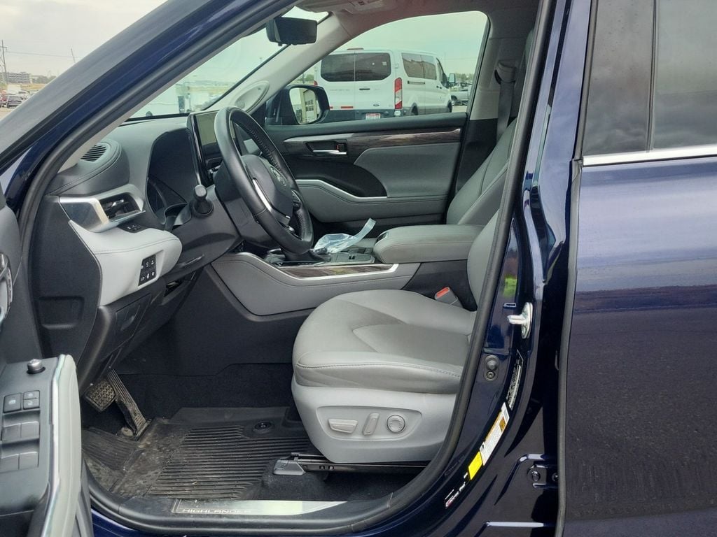 Used 2020 Toyota Highlander Hybrid Platinum SUV
