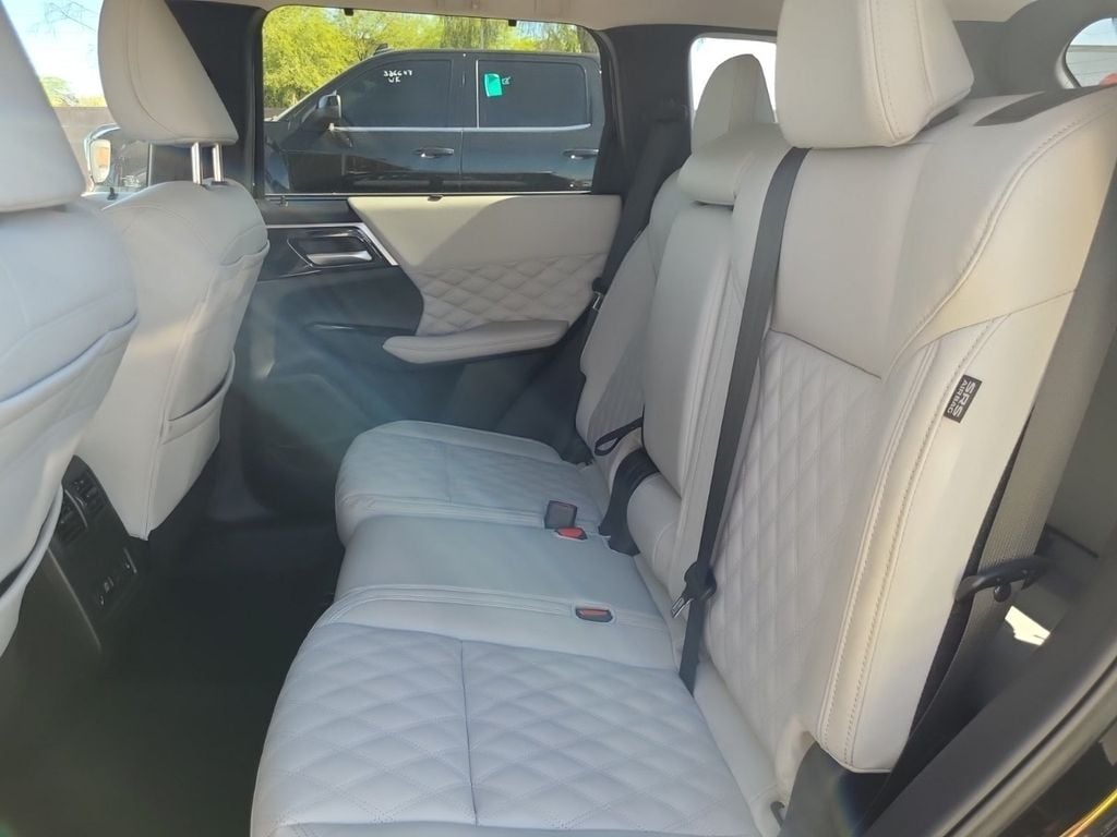 Used 2024 Mitsubishi Outlander SEL Platinum Edition SUV