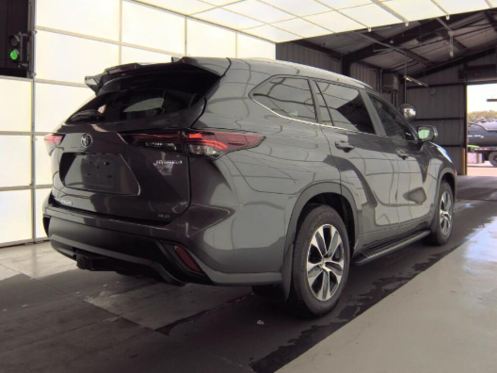 Used 2024 Toyota Highlander Hybrid XLE SUV
