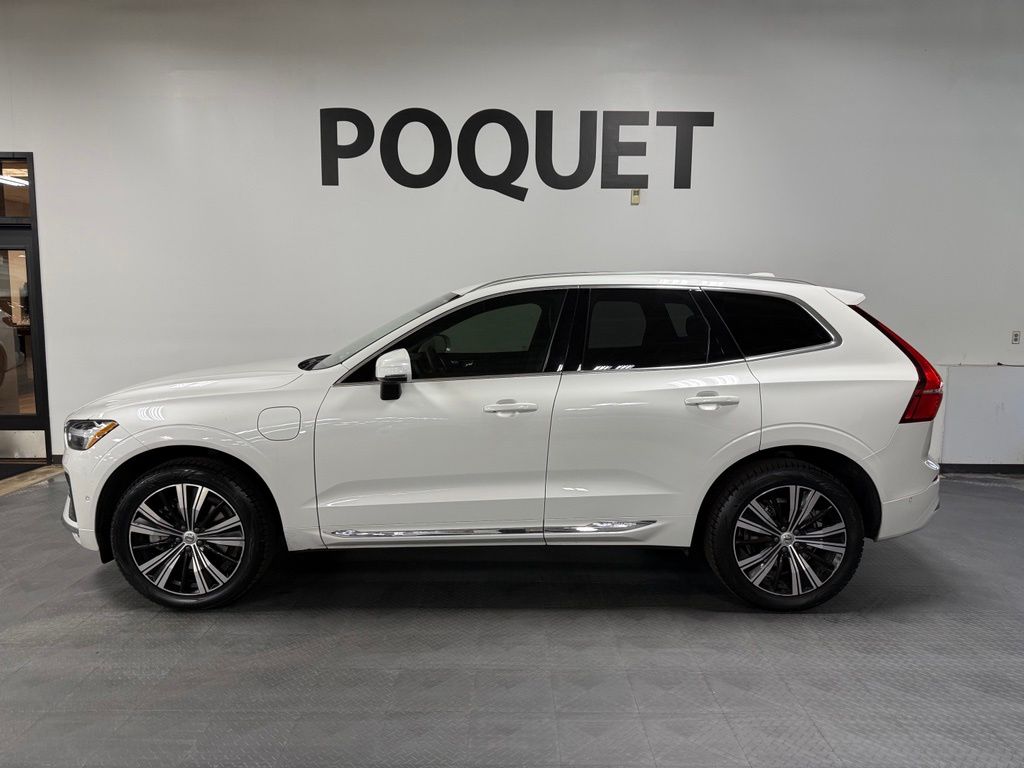 2023 Volvo XC60 T8 Ultimate Bright Theme AWD's photo