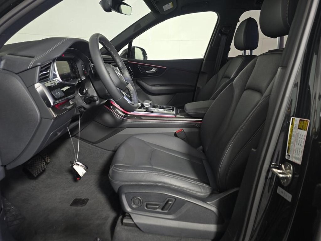 2025 Audi Q7 55 Premium Plus photo 3