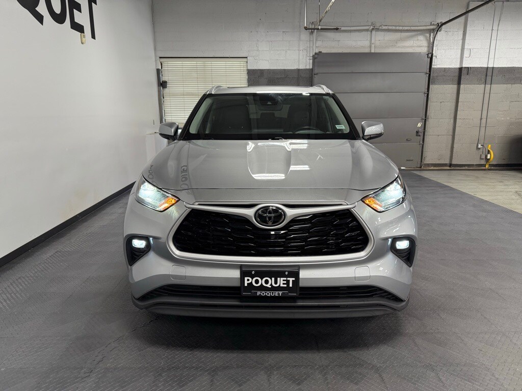 2022 Toyota Highlander XLE photo 2