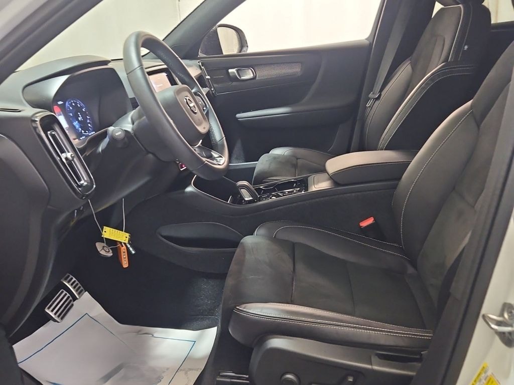 Used 2022 Volvo XC40 R-Design SUV