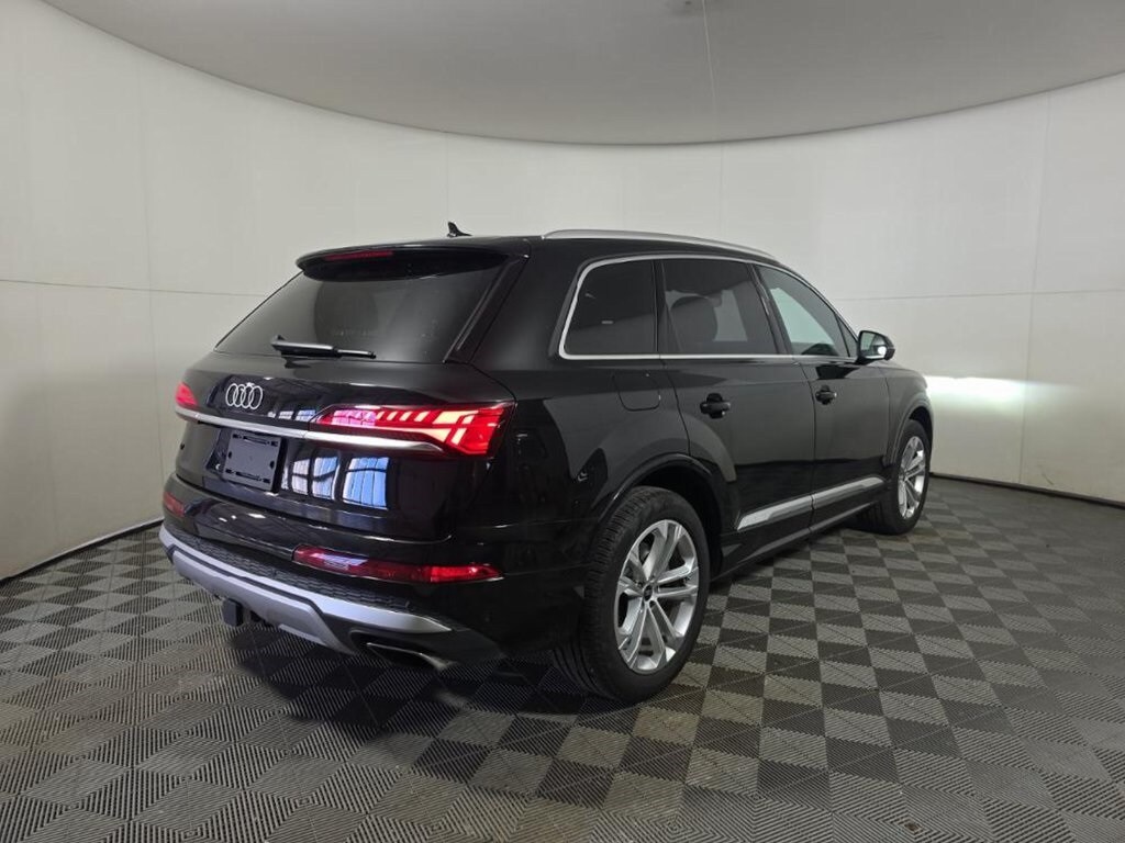 2025 Audi Q7 55 Premium Plus photo 2