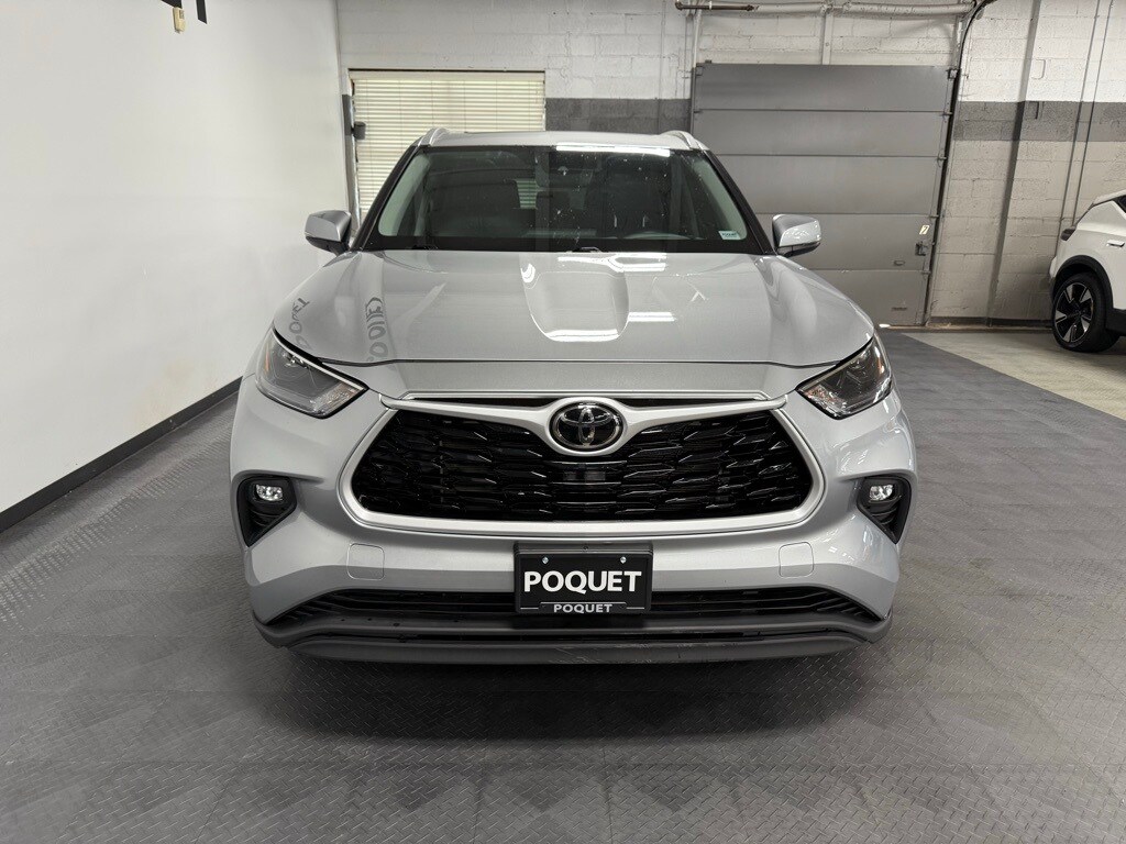 2022 Toyota Highlander XLE photo 3