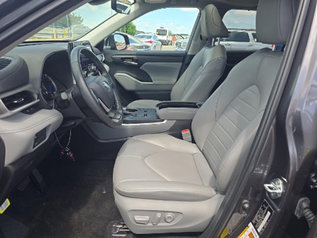 Used 2024 Toyota Highlander Hybrid XLE SUV