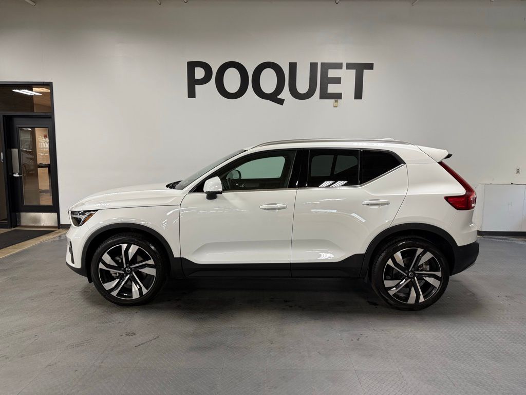 2023 Volvo XC40 B5 Plus Bright AWD's photo