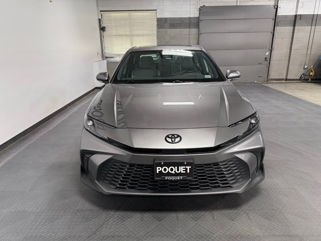 2025 Toyota Camry Hybrid SE photo 2