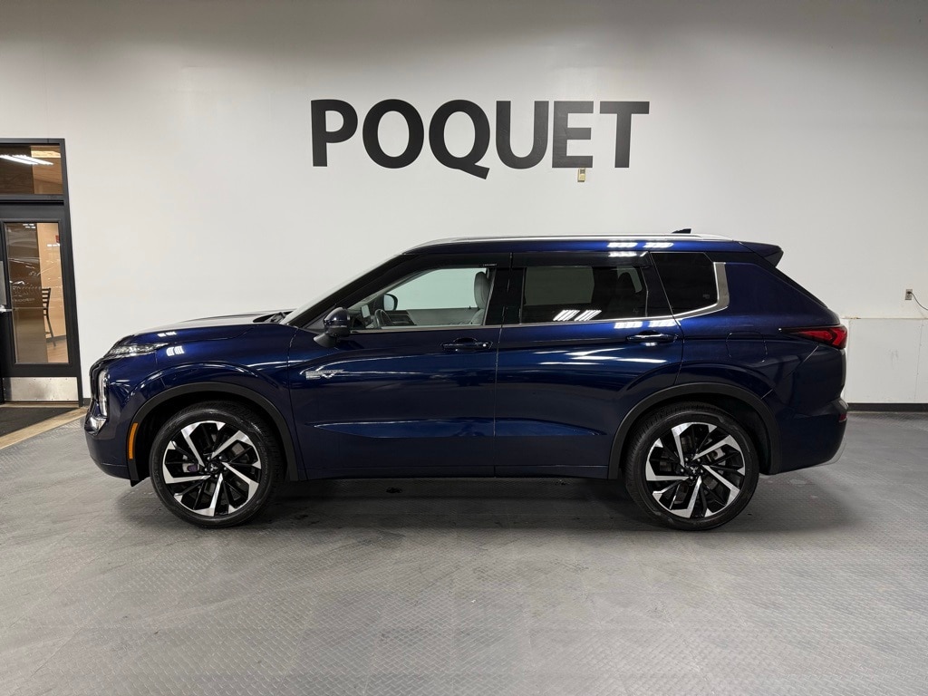 2023 Mitsubishi Outlander Plug-In Hybrid SEL's photo