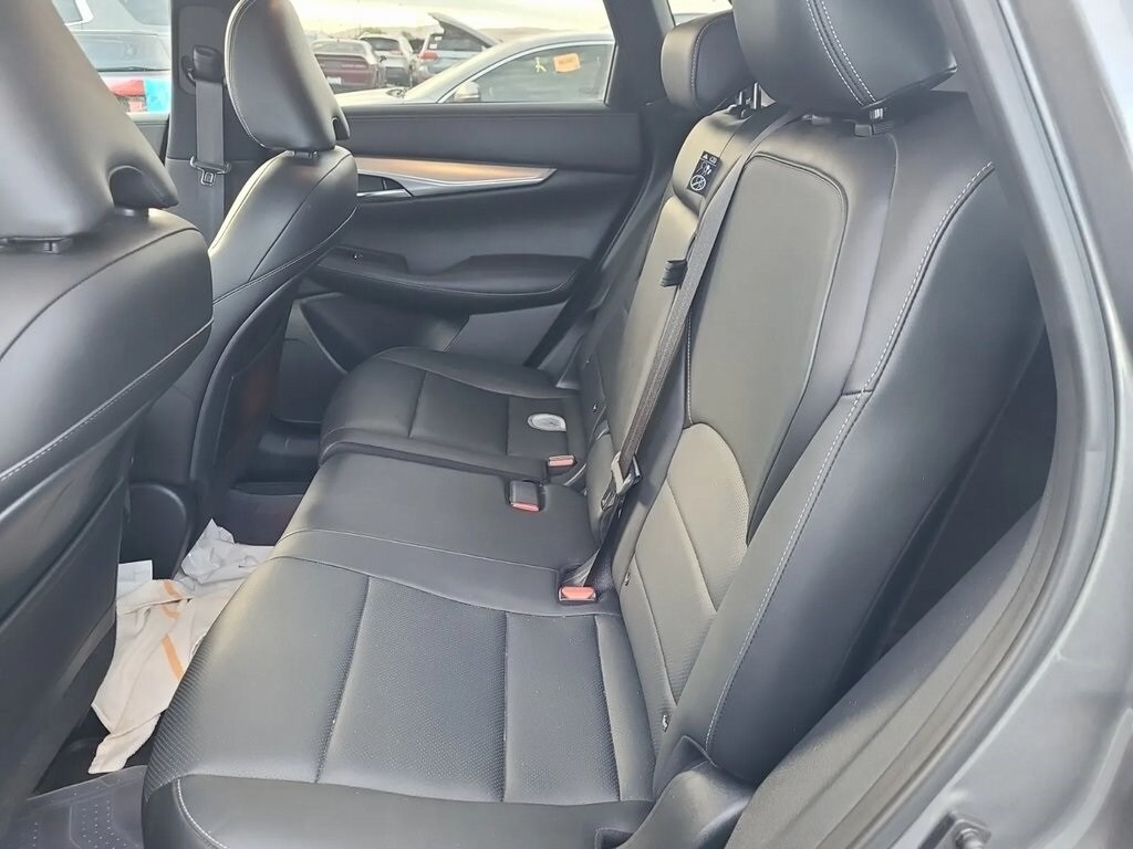 2019 Infiniti QX50 Essential photo 3