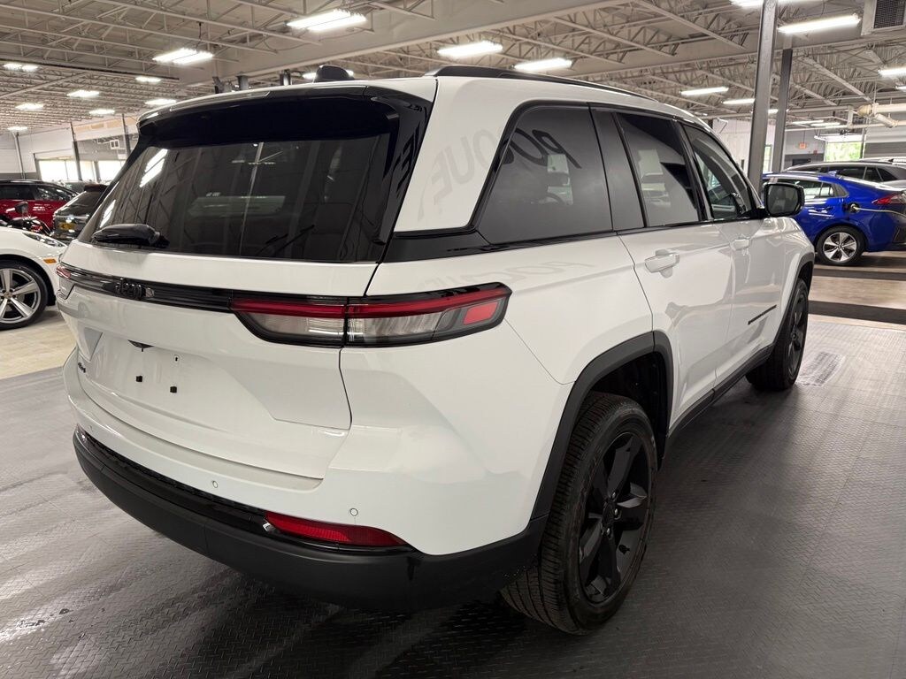 Used 2023 Jeep Grand Cherokee Altitude X SUV