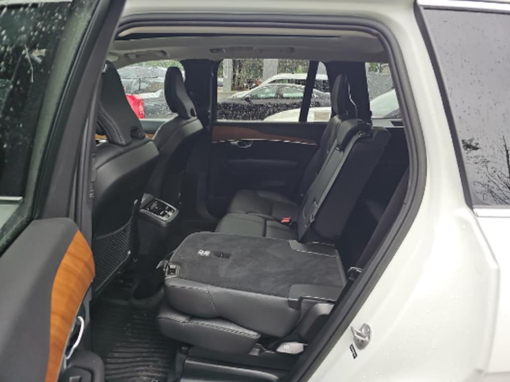Used 2022 Volvo XC90 T6 Momentum SUV
