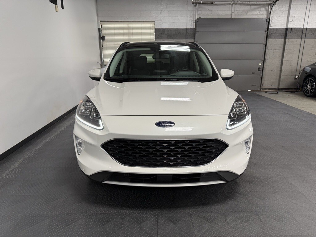 2021 Ford Escape Titanium photo 3