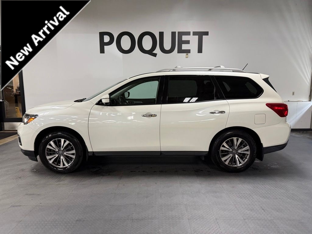 2017 Nissan Pathfinder SL 4WD's photo